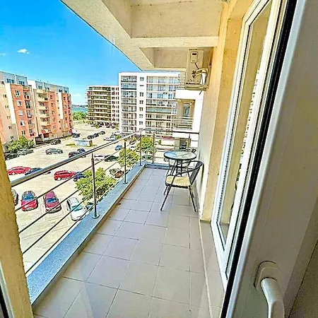 Marcony Summerland Apartment