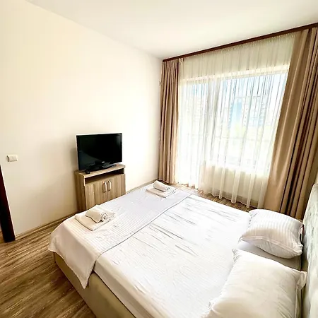 Marcony Summerland Mamaia