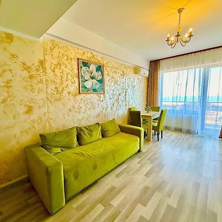 Marcony Summerland Mamaia