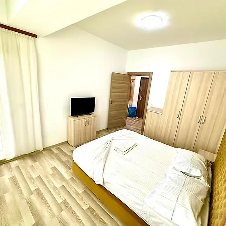 Marcony Summerland Mamaia