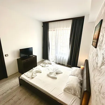 Marcony Summerland * Mamaia