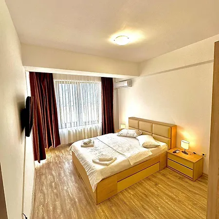Marcony Summerland Mamaia